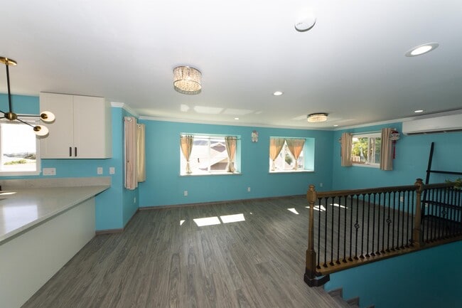 Building Photo - 933 18th Ave