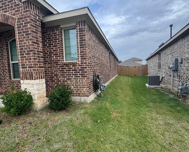 Building Photo - 736 Pollyann Trl