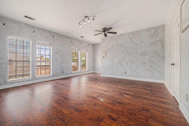 Building Photo - 7415 Naremore Dr