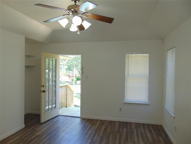 Building Photo - 805 Barton Creek Dr
