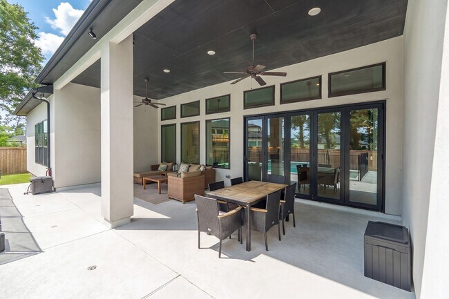 Building Photo - 10561 Lake Palmetto Dr