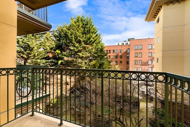 Building Photo - Modern Cap Hill 1 Bedroom with Garage Parking & Laundry Room
