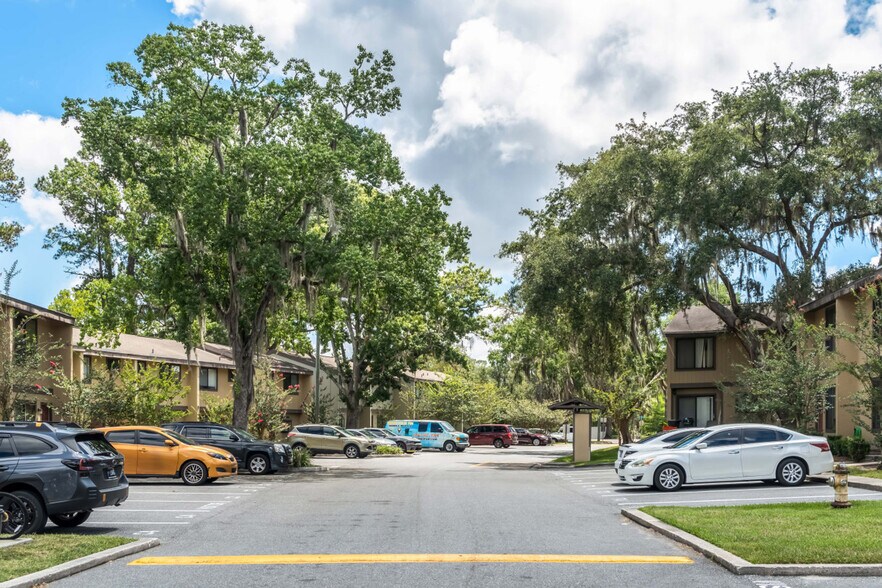 Building Photo - 2300 SW 43rd St