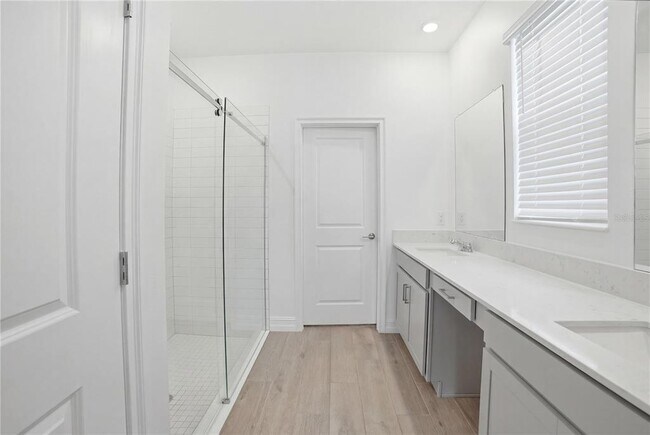 Building Photo - 11534 72nd Pl E