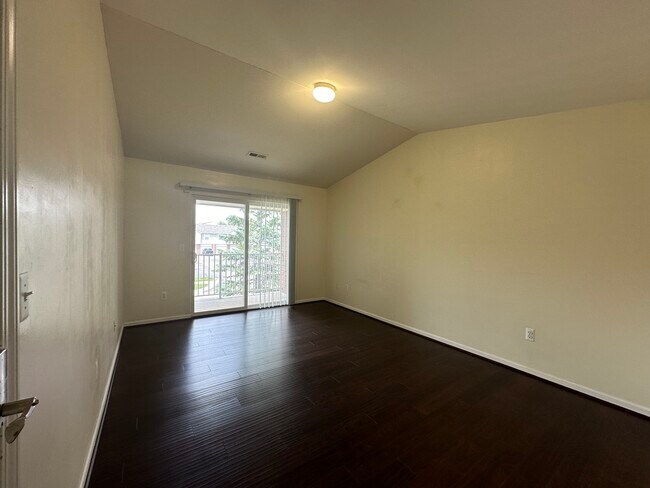 Building Photo - 15312 Yale Dr