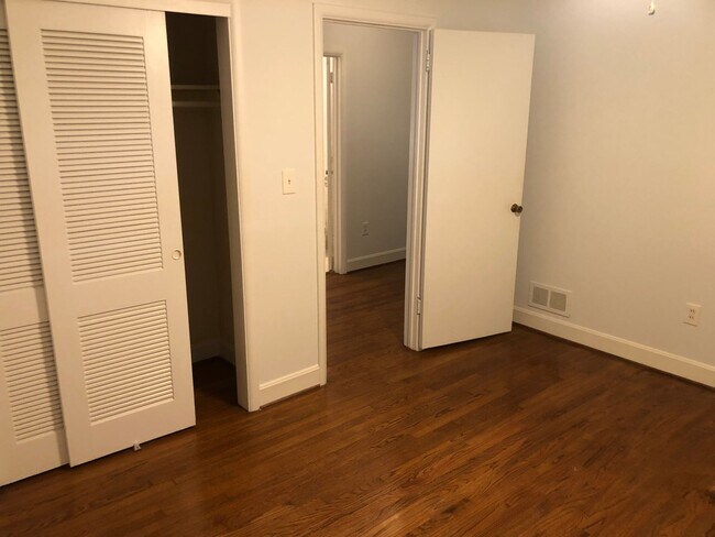 Building Photo - Byerly &amp; Paddock Duplex