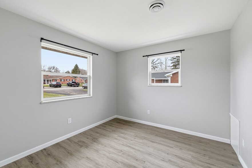 Building Photo - 84 Lasalle St