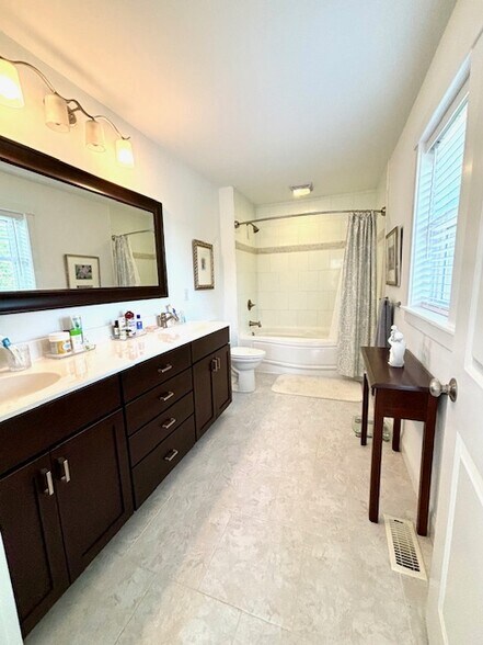 master bath - 112 Duck Ridge Village Ct
