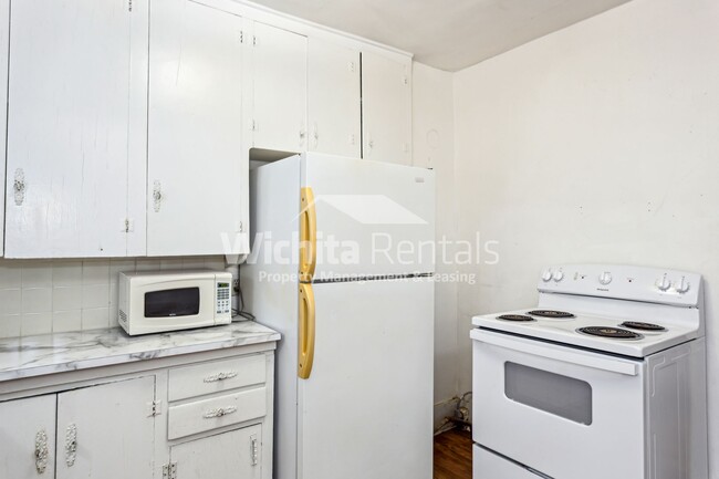 Building Photo - ***1/2 off first month's rent***