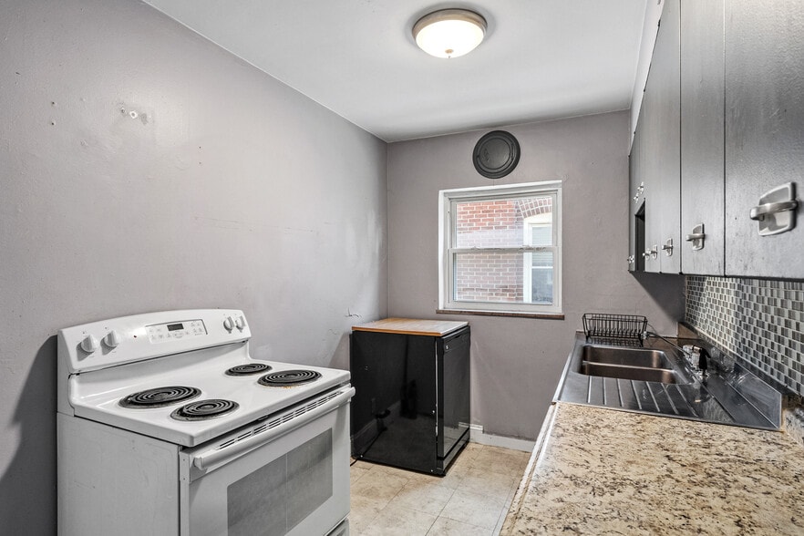 Building Photo - 4636 Shenandoah Ave