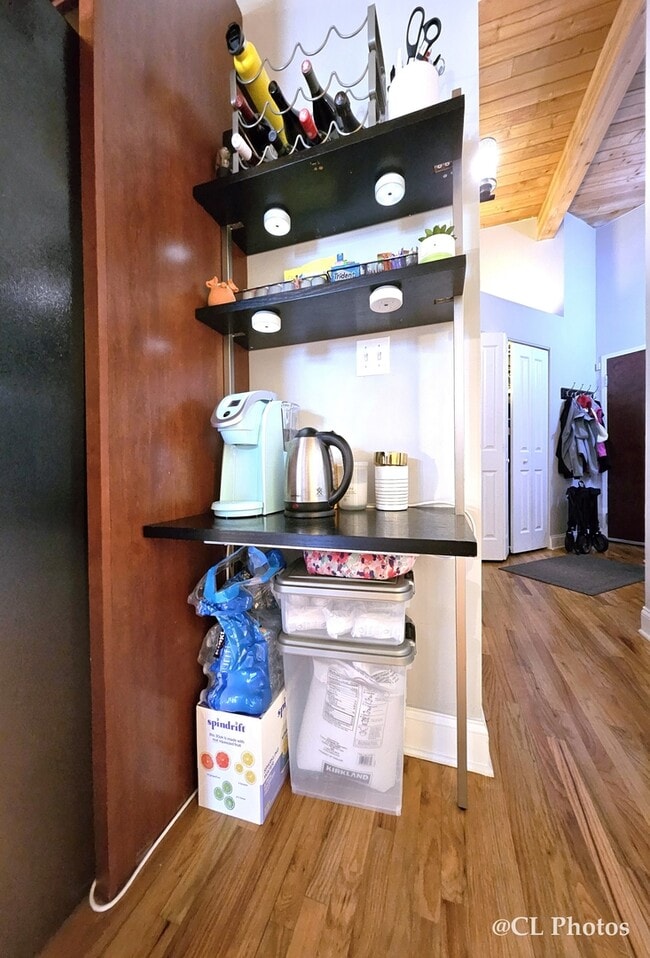 Building Photo - 500 N Damen Ave