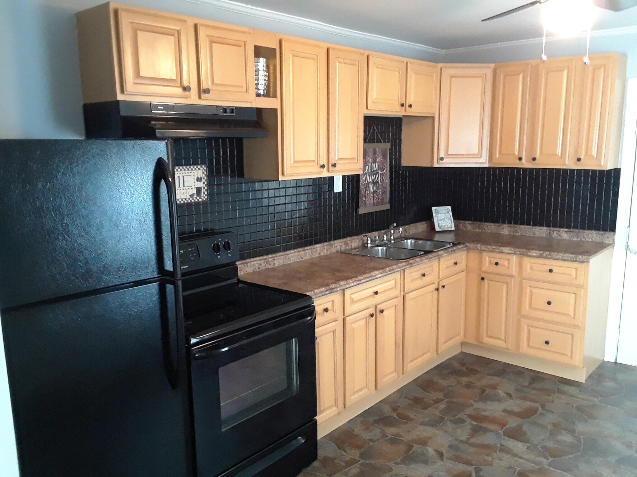 Building Photo - 222 Rosehill Ave