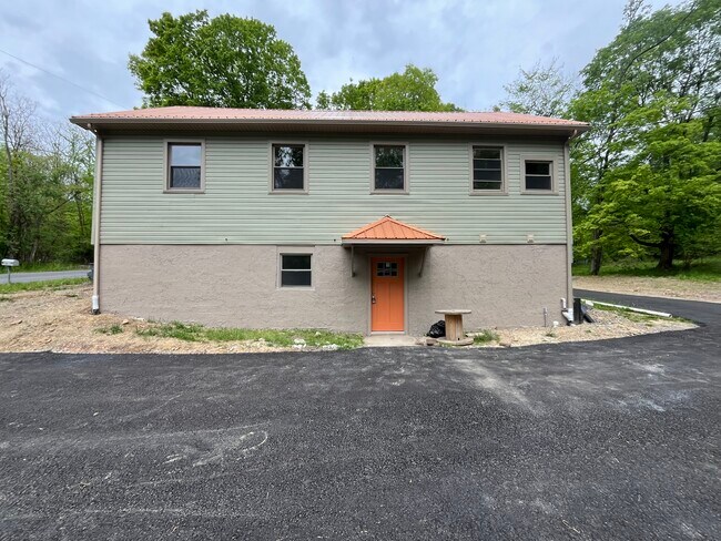 Building Photo - 1100 Valley Club Rd