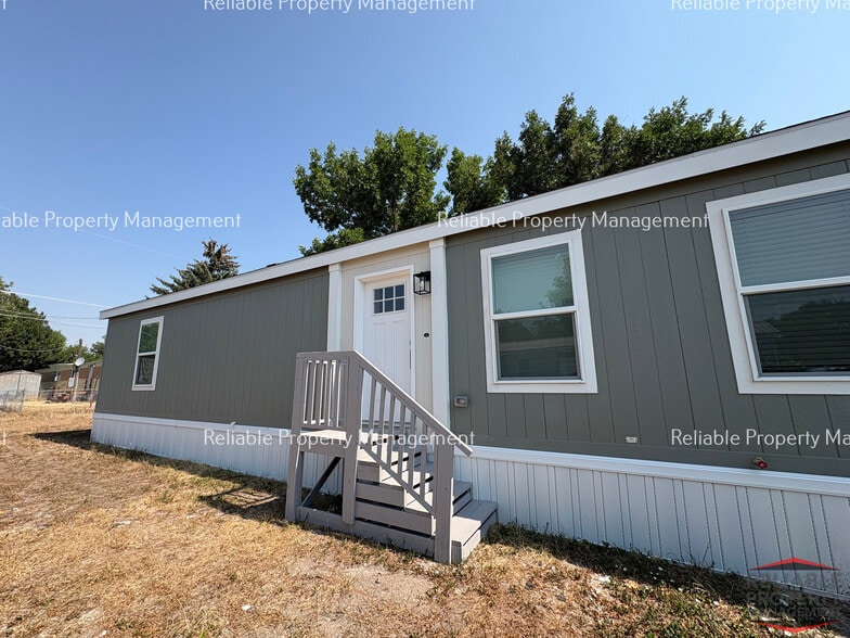 Building Photo - 440 Wilson Dr