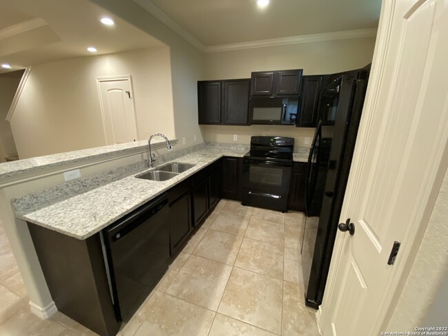Building Photo - 6958 Lakeview Dr.