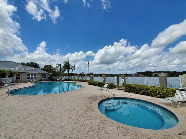 Building Photo - 5041 Wiles Rd