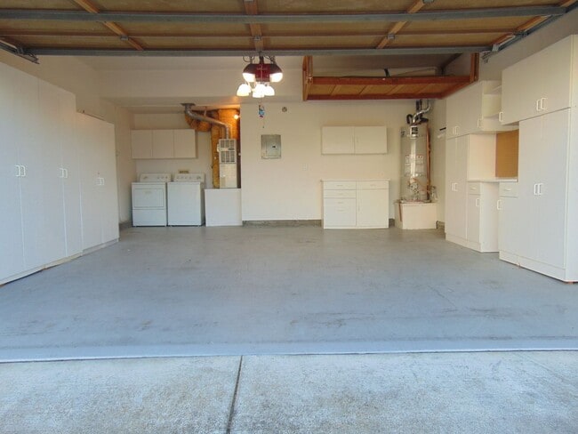 Building Photo - Gorgeous 2 story home available now in Gat...