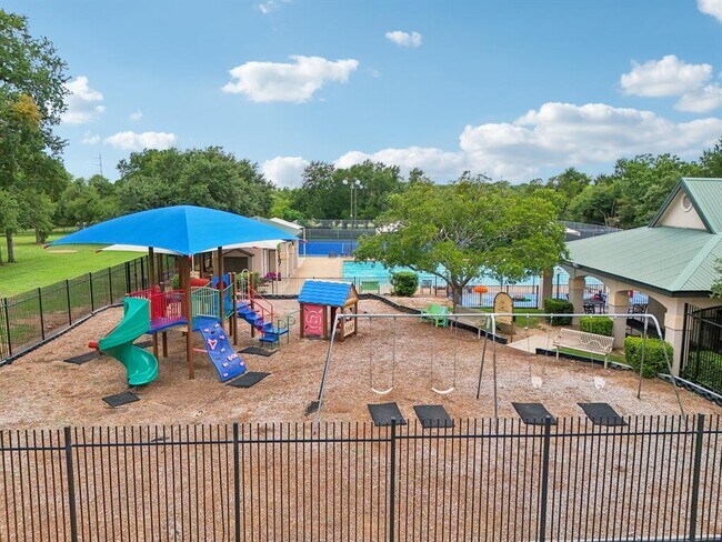 Building Photo - 4405 S Summercrest Loop