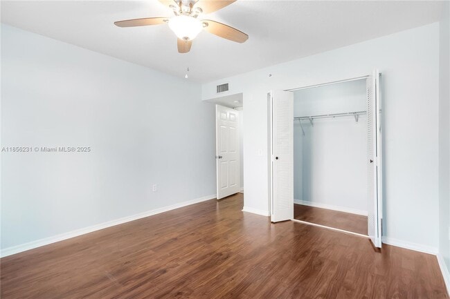 Building Photo - 1308 Villa Cir