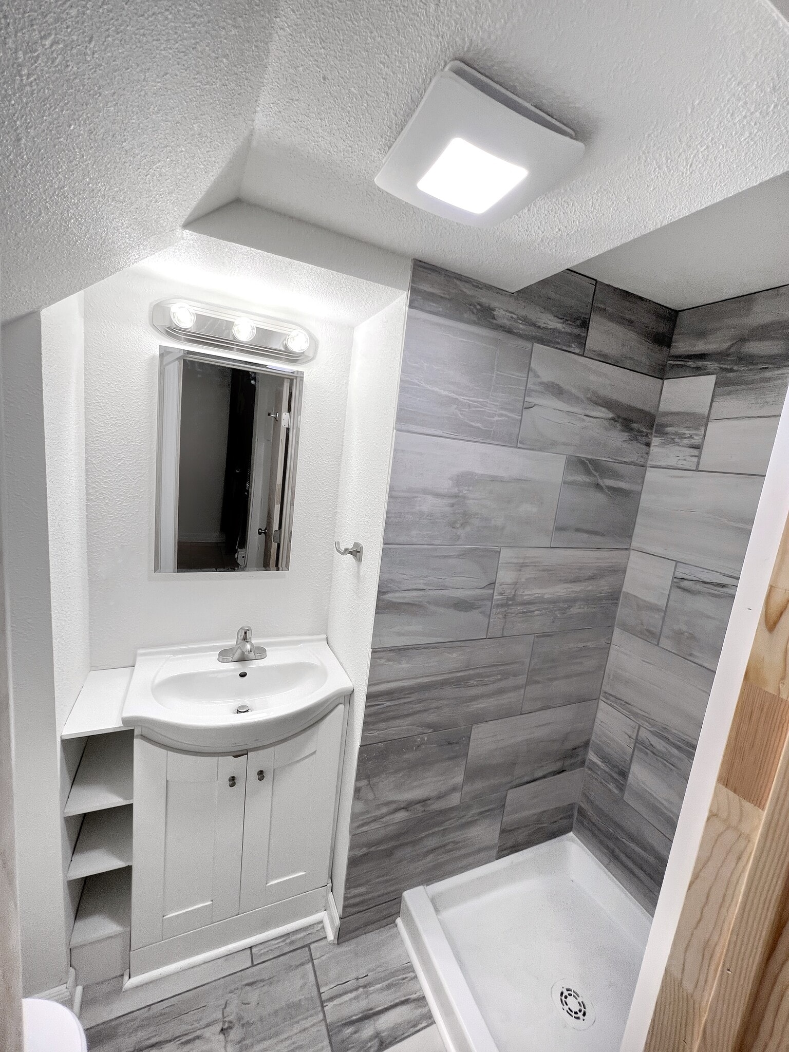 Building Photo - 240 Main St