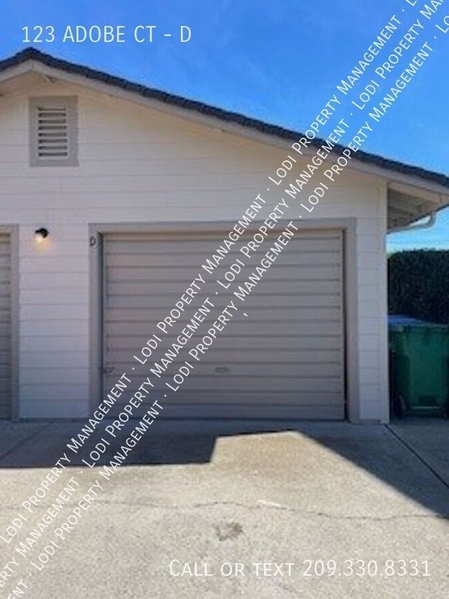 Building Photo - 123 Adobe Ct