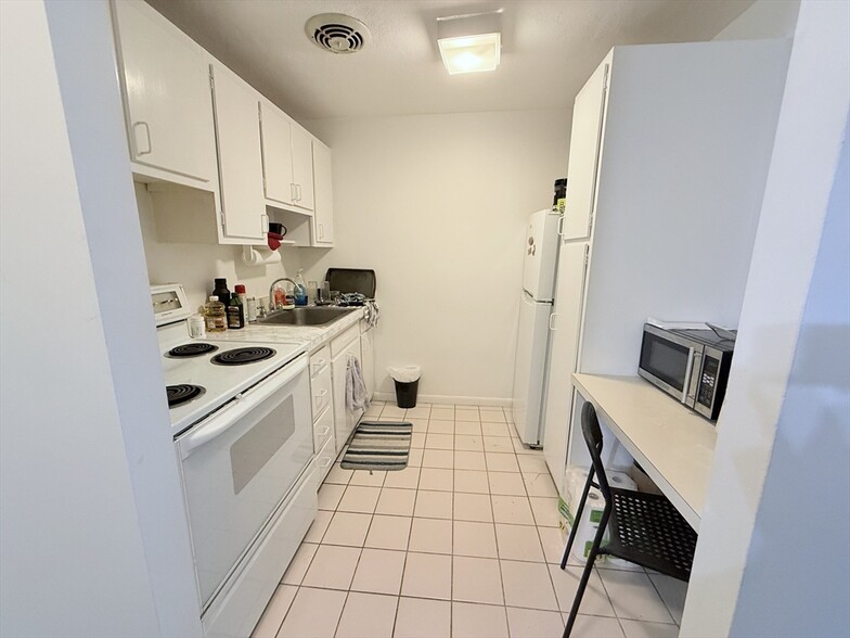 Primary Photo - 205 Kent St