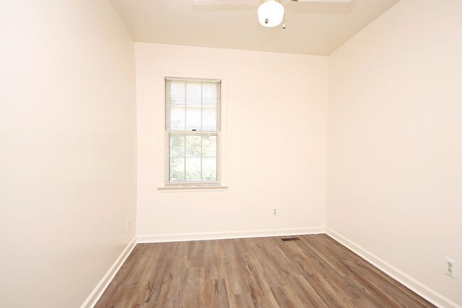 Building Photo - Brick Duplex With Convenient Rio Rd Location