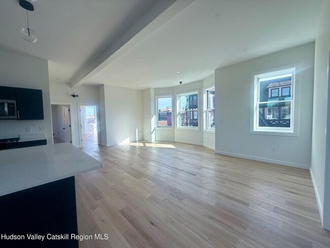 Building Photo - 1 Main St