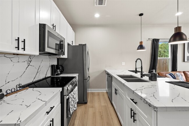 Building Photo - 2406 Truxillo St