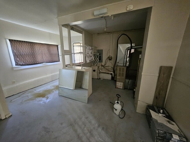 Building Photo - Warren