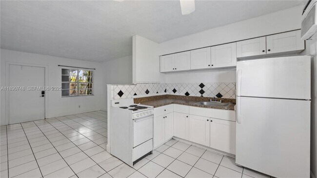 Building Photo - 400 SE 31st St