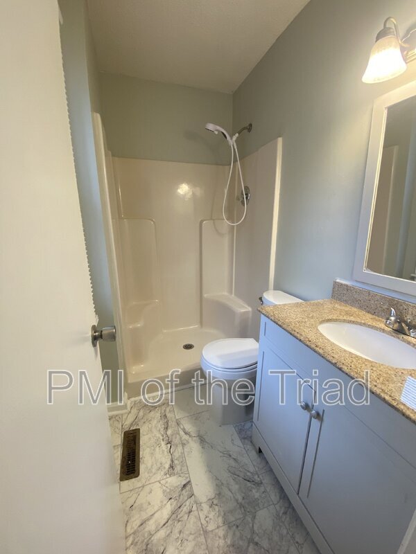 Building Photo - 1605 Pear Tree Ln