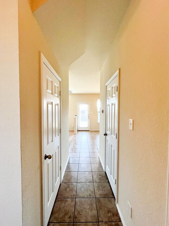 Building Photo - Available NOW!!!! This gorgeous home is located in The Landing Subdivision in Killeen. This home ...