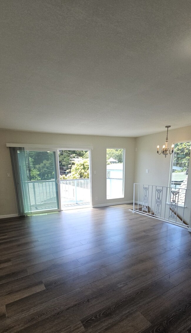 Primary Photo - Stunning Capitola Home with Bonus Office &...