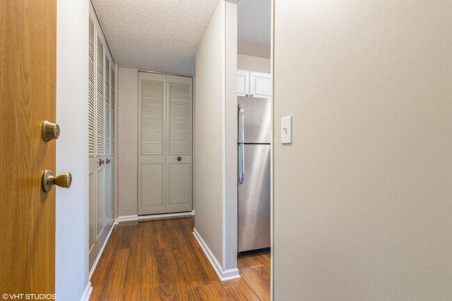 Building Photo - 720 Maple Ave