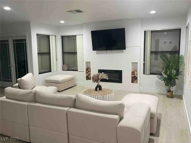 Building Photo - 3004 Ocean View Dr