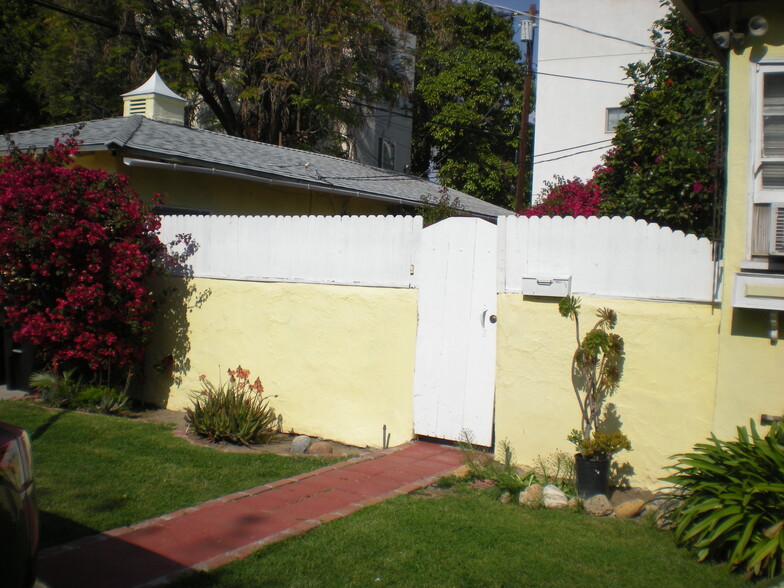 Building Photo - 10657 Woodbridge St