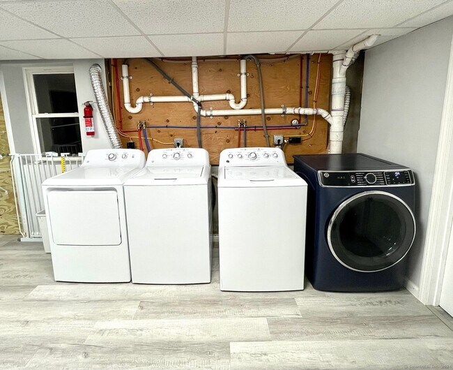 Building Photo - 87 S Whittlesey Ave