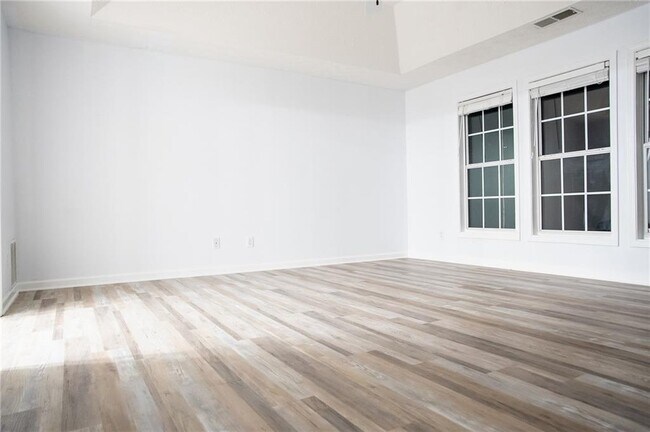 Building Photo - 1315 Great River Pkwy SE