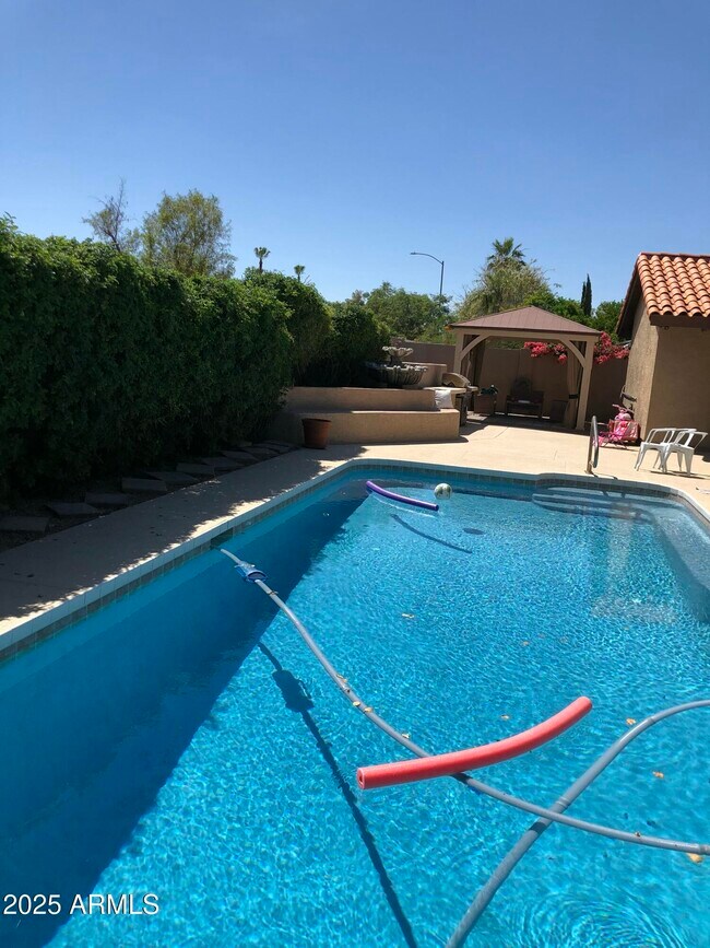 Building Photo - 8397 E Thoroughbred Trail