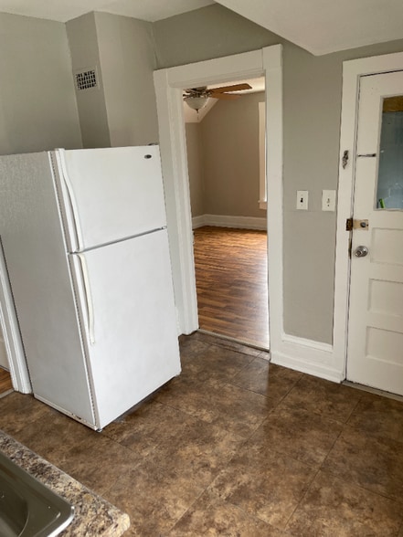 Building Photo - 1033 Redfield St