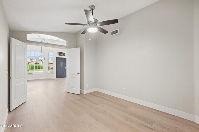 Building Photo - 9941 W Tonopah Dr