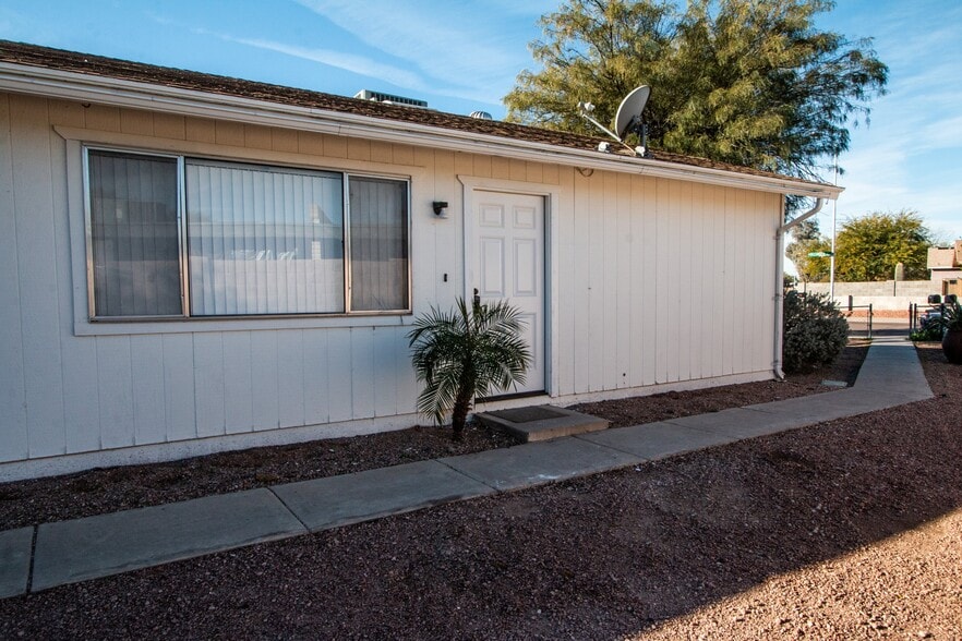 Front Entrance - 1125 N Oleander St