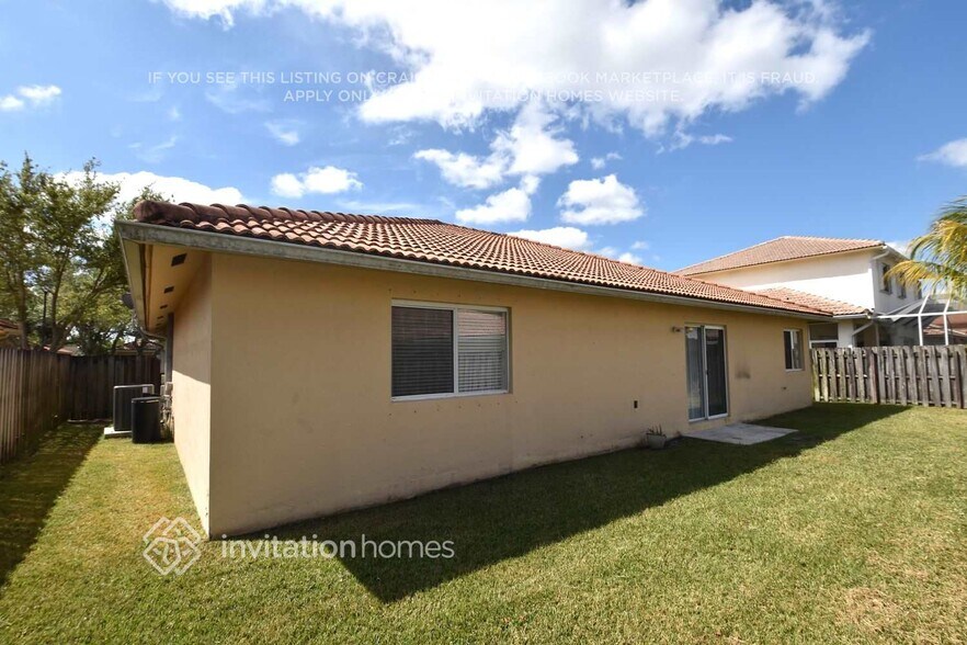 Building Photo - 16887 Crestview Ln