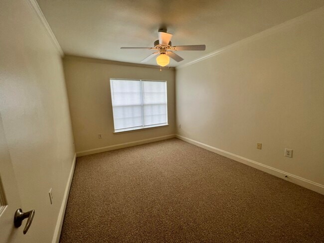 Building Photo - 555 Wingspan Way