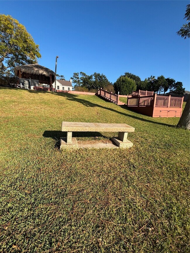 Building Photo - 2 Bayvilla Dr