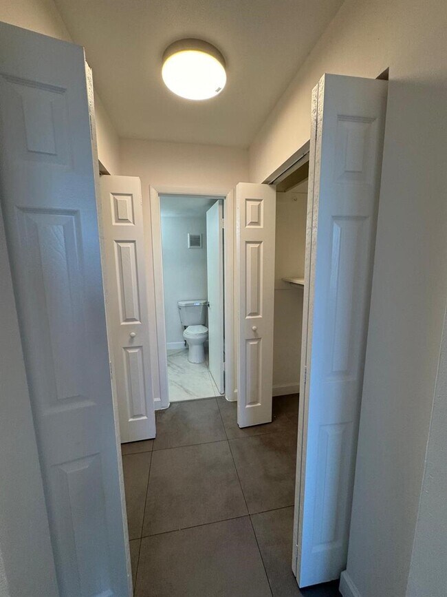 Building Photo - 13390 NE 7th Ave