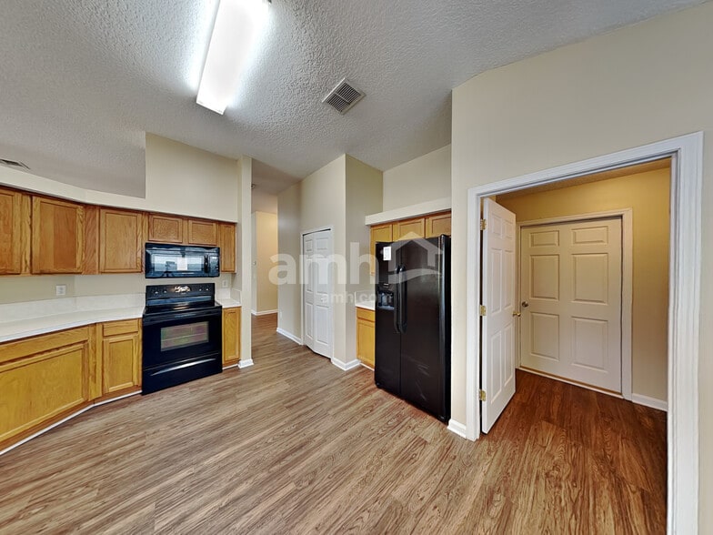 Building Photo - 2559 Coachman Lakes Dr