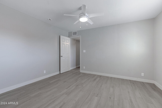 Building Photo - 607 E Encanto Dr