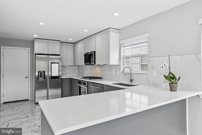 Building Photo - 98 Canal View Dr